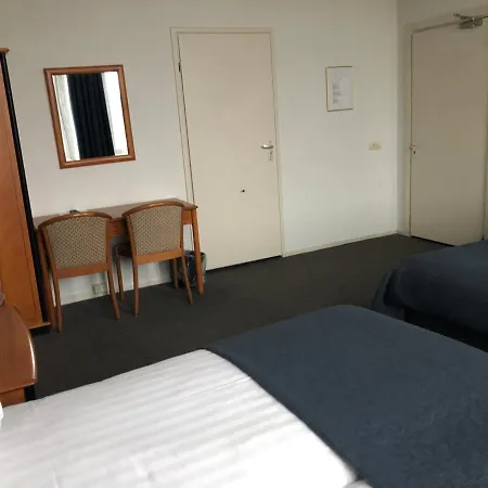 Wilhelmina 3*